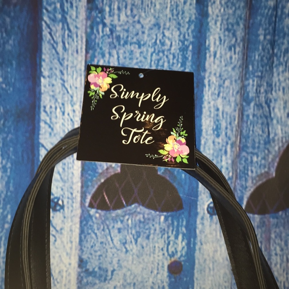 Simply Spring Tote - Picture 4 of 5